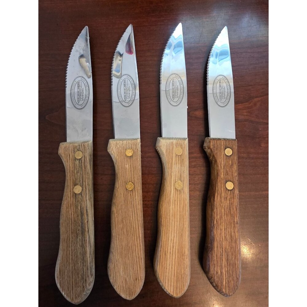 Set Of 4 Vintage Walco Steak Knives With Wooden Handles & Stainless Steel Blades